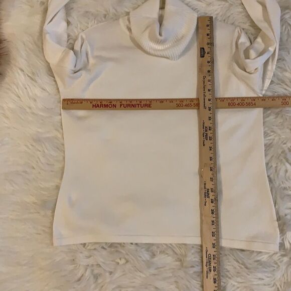 Conrad C Collection XL turtleneck white sweater - Picture 5 of 5